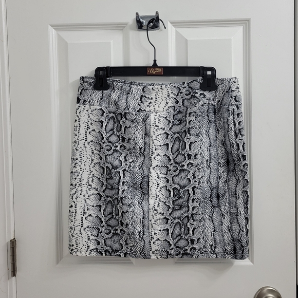 Joe B Snakeskin Print Mini Skirt With Slits - Picture 2 of 7